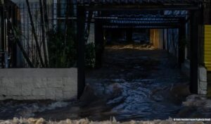 Moradores de bairro em Cruzeiro do Sul são retirados de suas casas