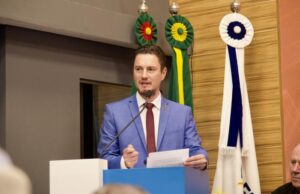 Na posse de Marcelo Arruda como presidente da Famurs, reconstrução do RS é a pauta central