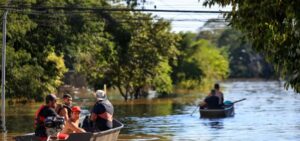 Sobe para 180 o número de mortos nas enchentes; 32 seguem desaparecidos