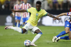Vinicius Júnior brilha e Brasil derrota Paraguai na Copa América