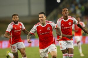 Com time misto, Inter vence Cuiabá na retomada do Brasileirão