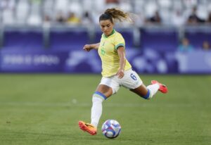 Brasil avança às oitavas de final apesar de derrota para a Espanha do futebol