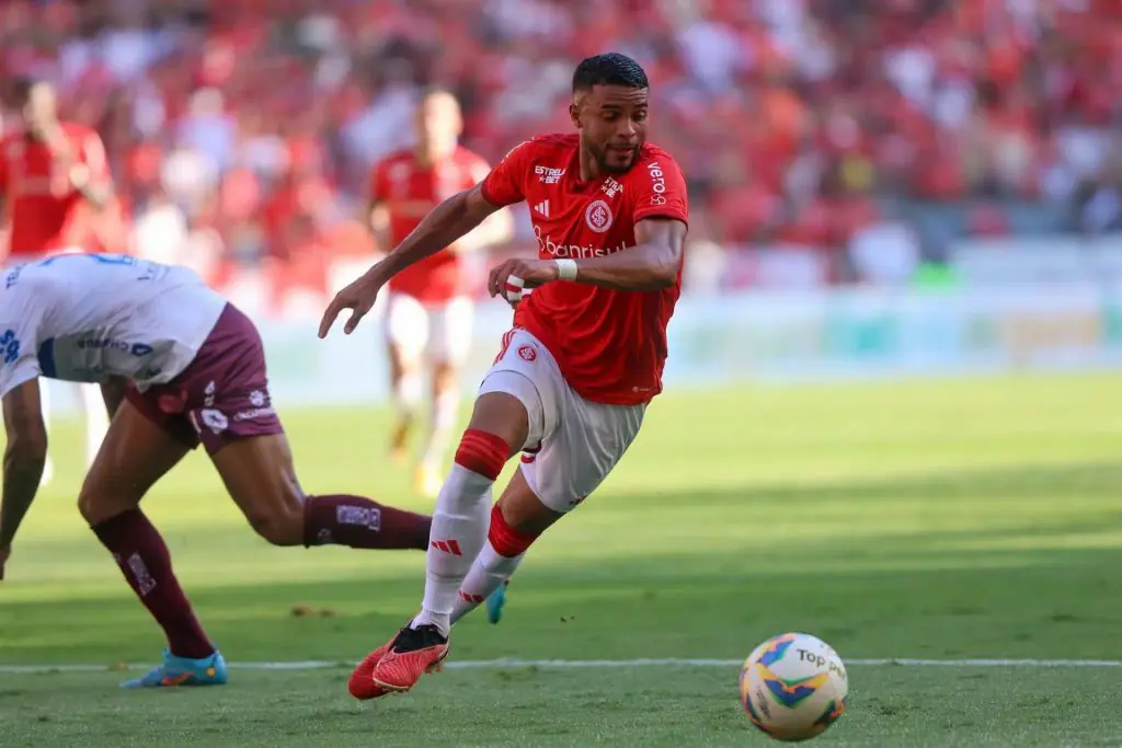 Roger não deve ter Wanderson e Braian Aguirre contra o Fortaleza