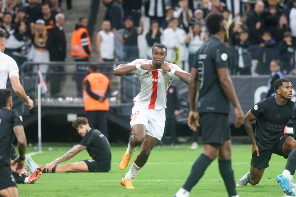 Inter empata com Corinthians e entra para o G-6 do Brasileirão