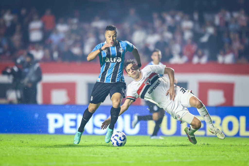 Grêmio repete erros e vê pressão aumentar nos bastidores