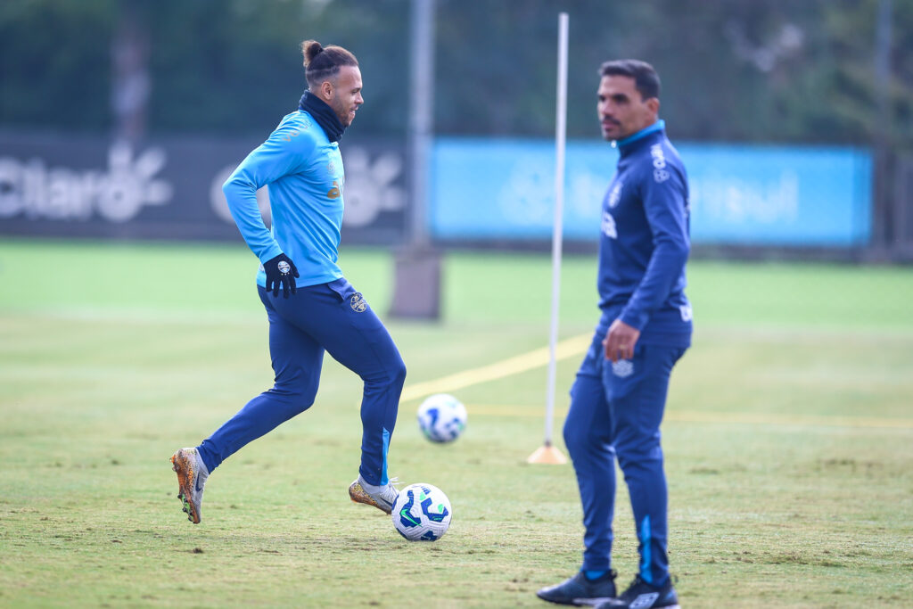 Com Kike Oliveira, Grêmio enfrenta Corinthians na Arena antes da parada para o Mundial de Clubes