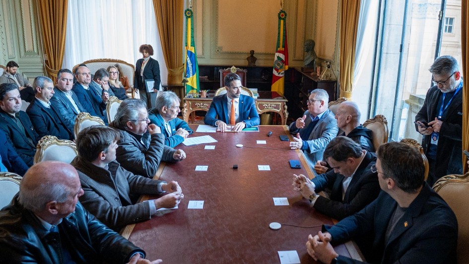 Eduardo Leite anuncia crédito de R$ 100 milhões para exportadores gaúchos atingidos pelas tarifas dos EUA