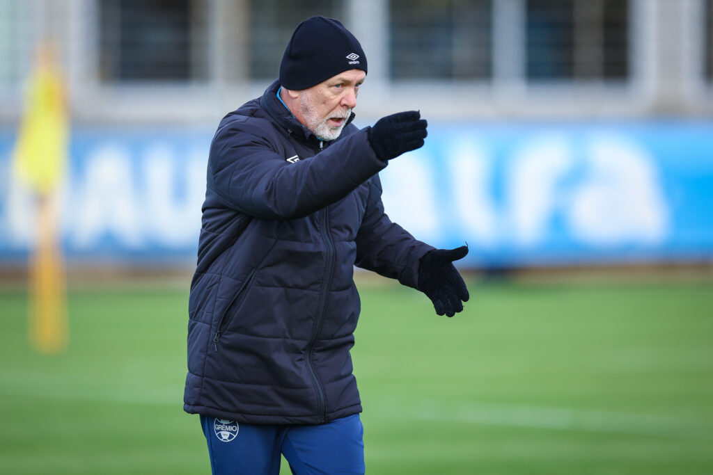 Grêmio realiza jogo treino contra a equipe do Aimoré
