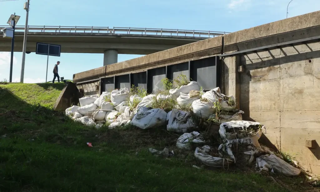 Nível do Guaíba recua, e prefeitura de Porto Alegre reabre comportas