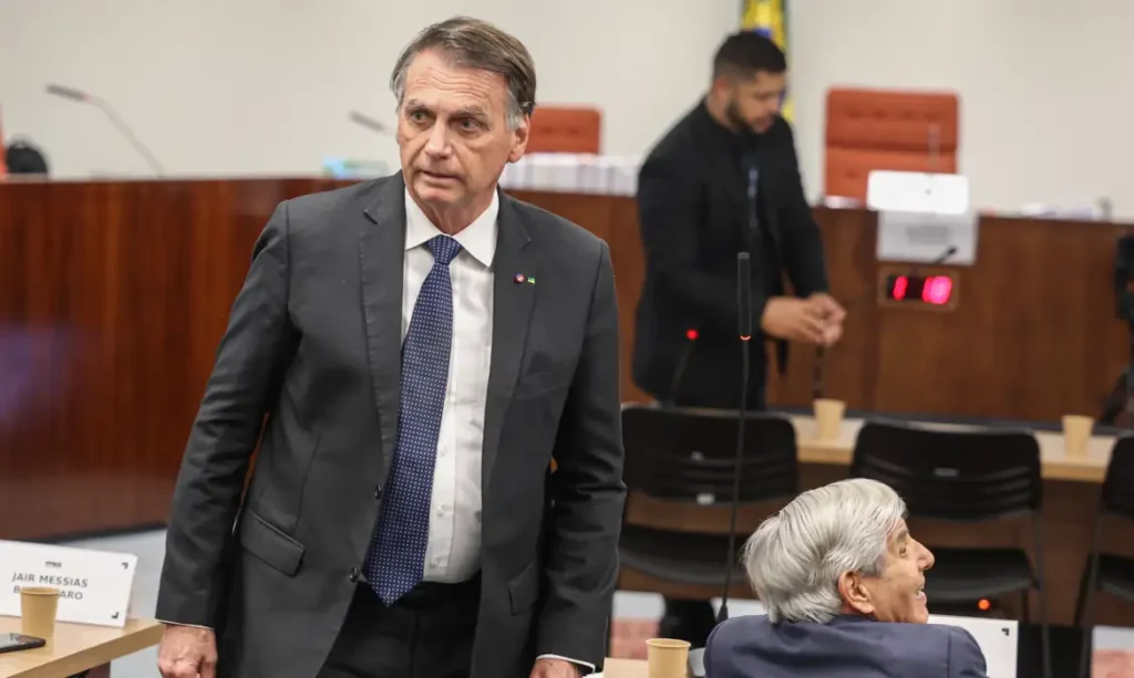 Defesa de Bolsonaro nega descumprimento de medidas e rebate Moraes: ‘Vazio de indícios’