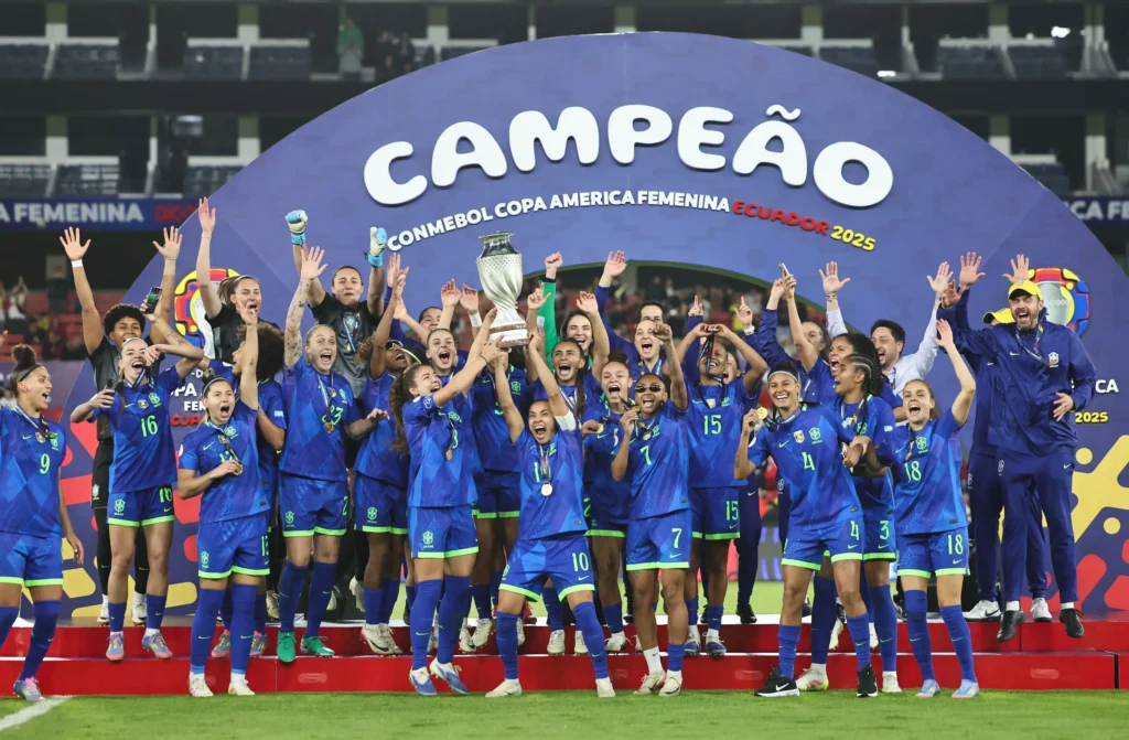 Brasil vence a Colômbia nos pênaltis e conquista a Copa América Feminina pela 9ª vez