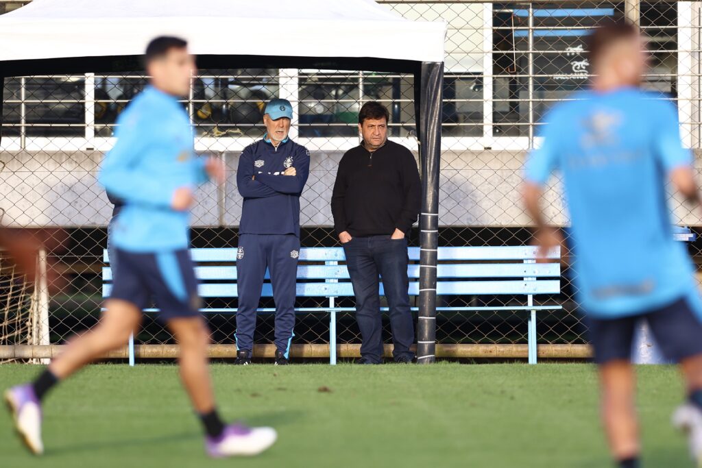Reunião define continuidade de Mano Menezes no comando do Grêmio