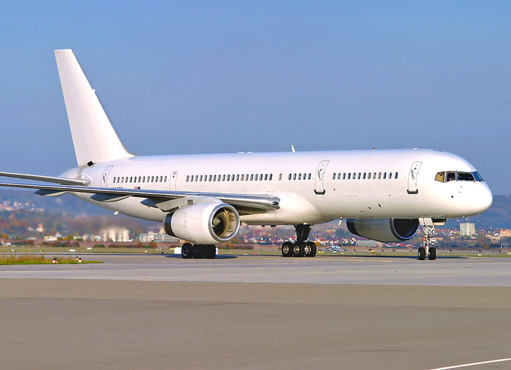 Avião da Força Aérea dos EUA pousa em Porto Alegre e segue viagem para São Paulo