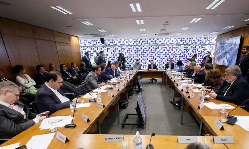 Câmara cria grupo de trabalho para combater adultização infantil nas redes sociais