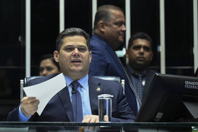 Senado arquiva PEC da Blindagem após rejeição unânime na CCJ