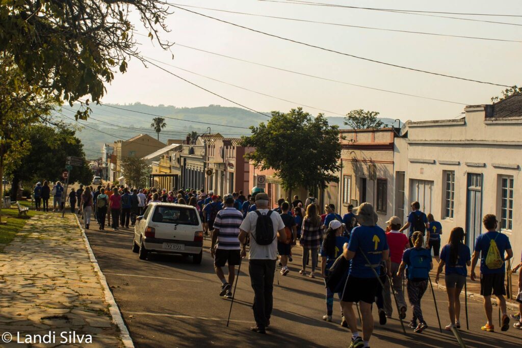 Caminhada em Santo Antônio da Patrulha reúne peregrinos no Caminho Gaúcho de Santiago