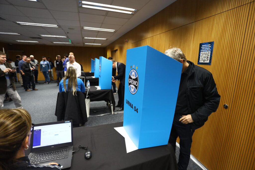 Eleições no Grêmio: Paulo Caleffi e Odorico Roman avançam para segundo turno