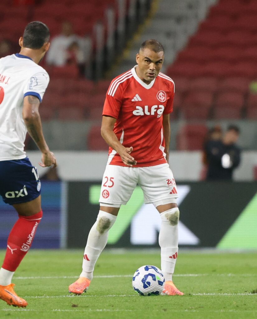 Bahia reage, busca empate nos acréscimos e mantém Inter perto do Z4