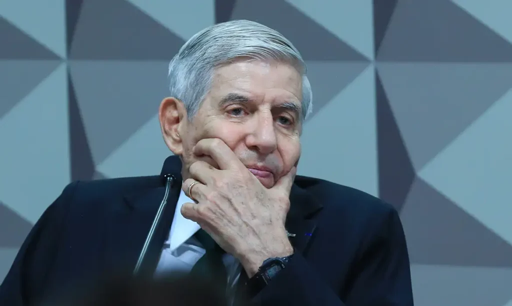 Moraes cobra comprovação médica para avaliar pedido de prisão domiciliar de Augusto Heleno