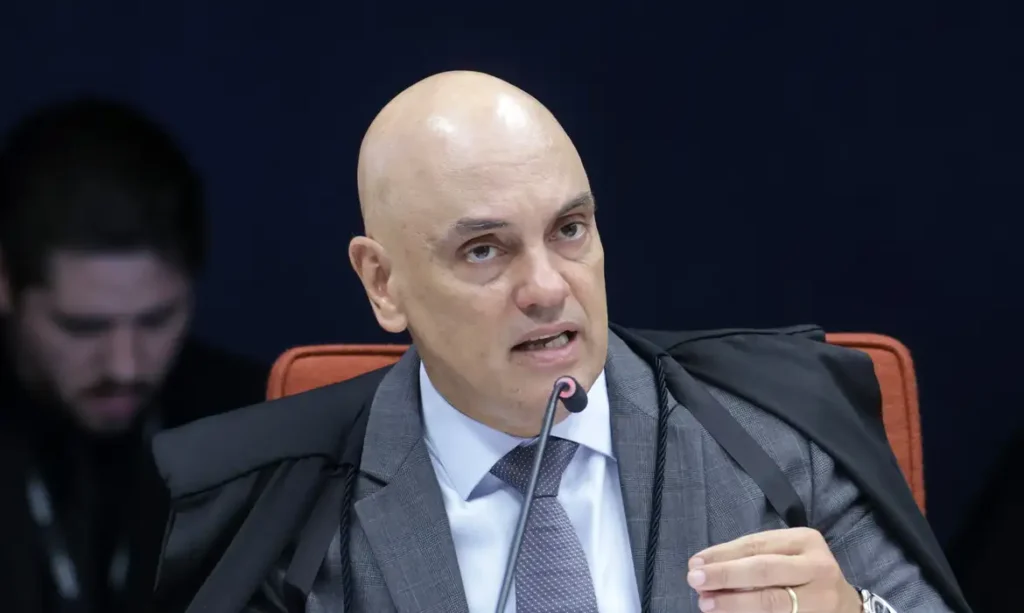 Moraes vota por cassação imediata de Carla Zambelli e anulação da decisão da Câmara