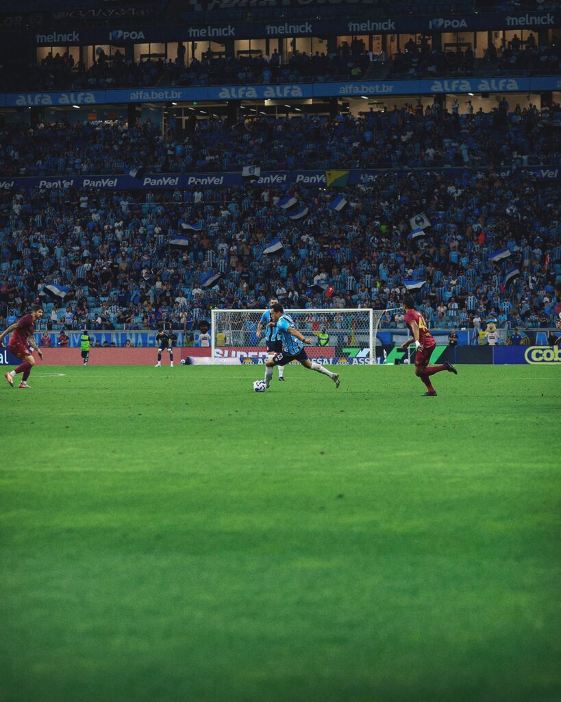 Grêmio perde no último jogo na Arena em 2025 e se despede da torcida em temporada irregular