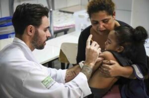 Porto Alegre alerta para prazo final da vacinação contra HPV em jovens de 15 a 19 anos