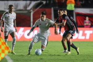 Inter perde para o Vitória fora de casa e estaciona na tabela do Brasileirão