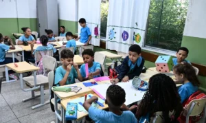 Brasil atinge maior índice de desenvolvimento humano da história e entra em faixa “muito alta”