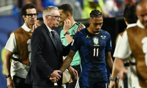 Raphinha tem lesão na coxa confirmada e vira dúvida para sequência do Brasil na Copa do Mundo