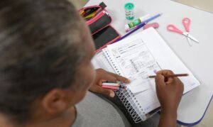 Brasil tem 8,4 milhões de analfabetos em 2025, menor nível desde 2016, aponta IBGE