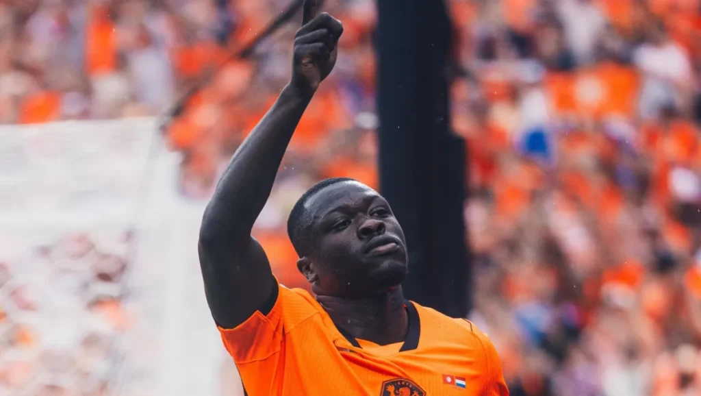 Holanda derrota Tunísia por 3 a 1, garante liderança do grupo e define novos cruzamentos no mata-mata da Copa do Mundo