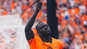 Holanda derrota Tunísia por 3 a 1, garante liderança do grupo e define novos cruzamentos no mata-mata da Copa do Mundo