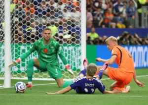 Japão busca empate heroico no fim e segura Holanda na estreia da Copa do Mundo