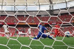 Suíça vence o Canadá, garante liderança do Grupo B e avança invicta na Copa