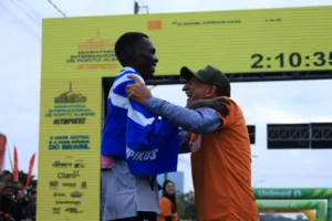 Maratona de Porto Alegre tem recordes históricos e domínio africano nas provas principais