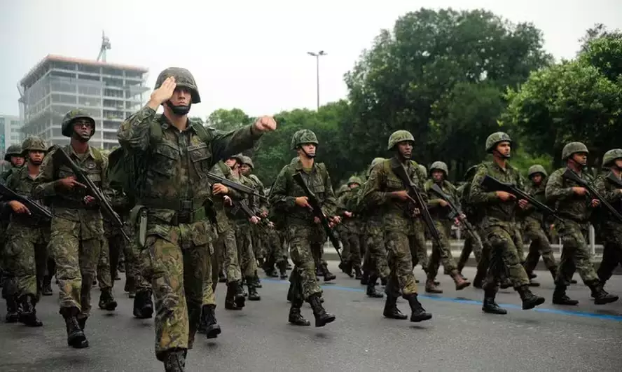Prazo para alistamento militar obrigatório termina nesta terça; atraso pode gerar restrições aos jovens