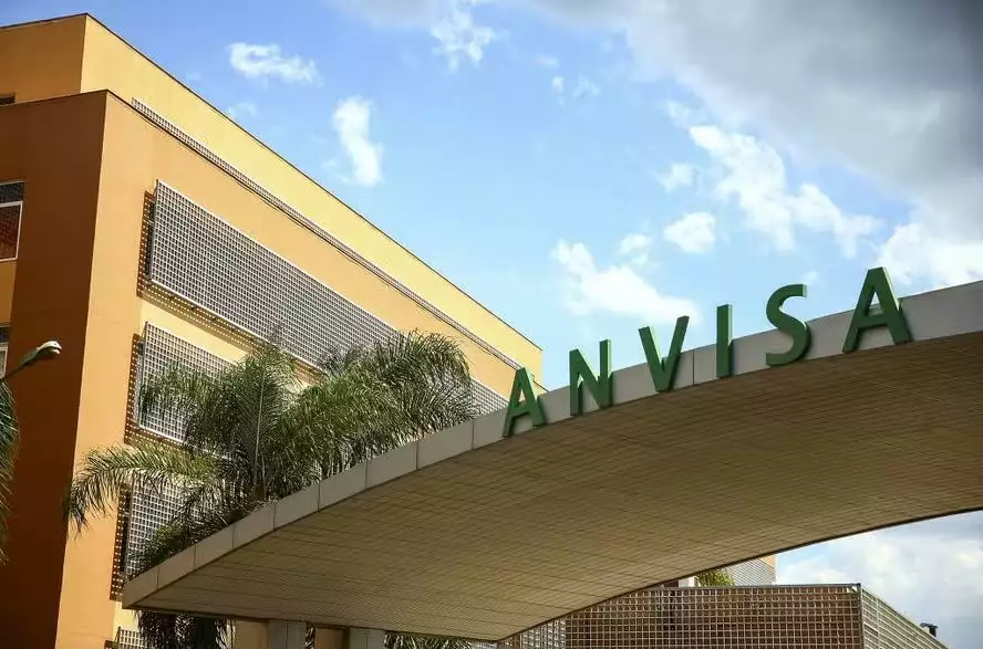 Anvisa aprova novo medicamento oral para câncer de mama e terapia inédita para sintomas da menopausa