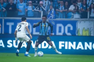 Grêmio sofre virada do Corinthians na Arena e encerra primeiro semestre próximo da zona de rebaixamento