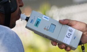 Mortes no trânsito relacionadas ao álcool caem 19,5% em 14 anos, mas Lei Seca perde força, aponta estudo