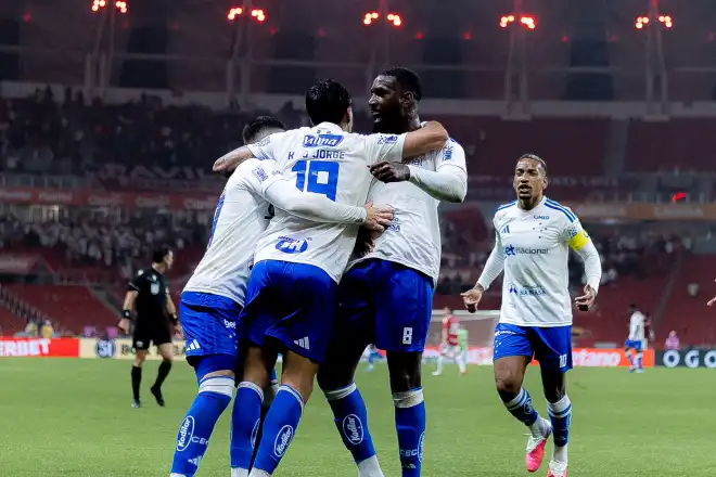 Cruzeiro vence o Inter no Beira-Rio, encerra tabu de 16 anos e sobe na tabela do Brasileirão