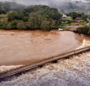 Temporais já atingem 194 municípios e aumentam número de desabrigados no Rio Grande do Sul