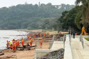 Limpeza da Orla do Guaíba já remove 270 toneladas de resíduos após as chuvas em Porto Alegre