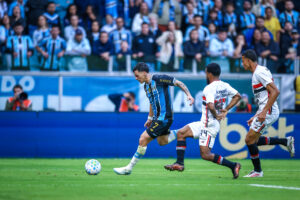 Grêmio vira sobre o São Paulo, deixa o Z-4 e se afasta zona de rebaixamento