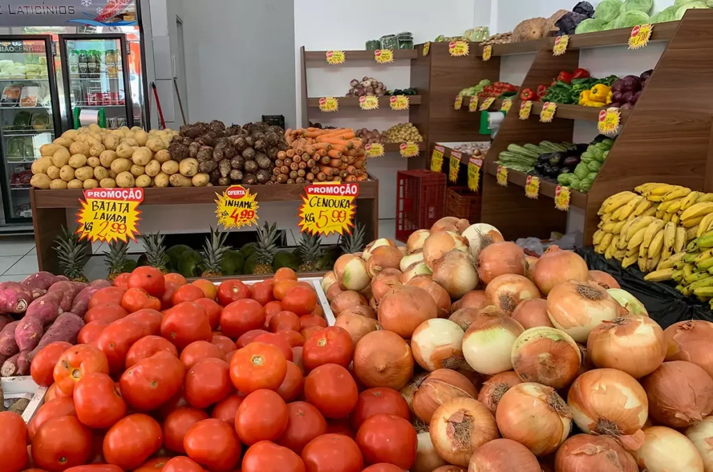 Inflação desacelera em julho com queda nos preços dos alimentos