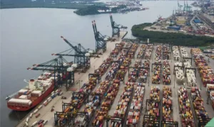 Governo libera R$ 13,5 bilhões em crédito para empresas afetadas por tarifas e conflitos internacionais