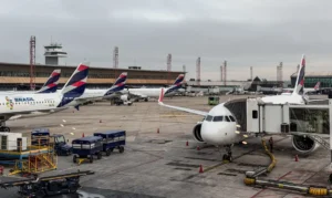 Anvisa endurece regras sanitárias para aviões e aeroportos no Brasil