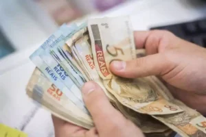 Salário mínimo deve subir para R$ 1.741 em 2027, prevê governo