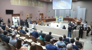 TRE-RS abre urna eletrônica em ato público para demonstrar segurança e transparência do sistema de votação