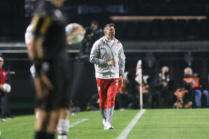 Inter demite Paulo Pezzolano e busca novo técnico para reta final do Brasileirão