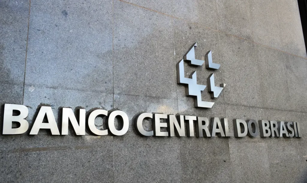 Mercado reduz previsão da inflação para 5% em 2026 e eleva projeção do PIB